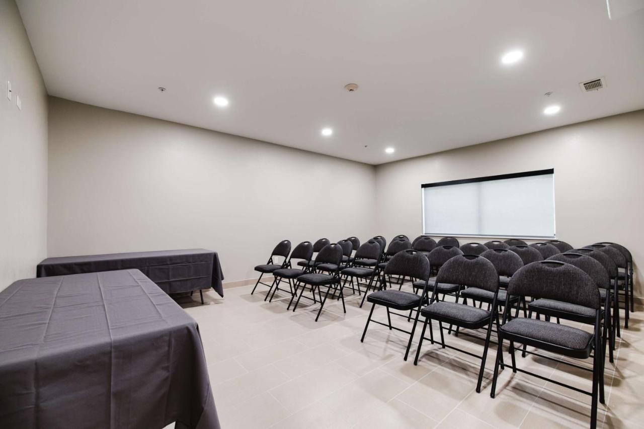 Surestay Studio By Best Western Conroe Downtown Exterior photo