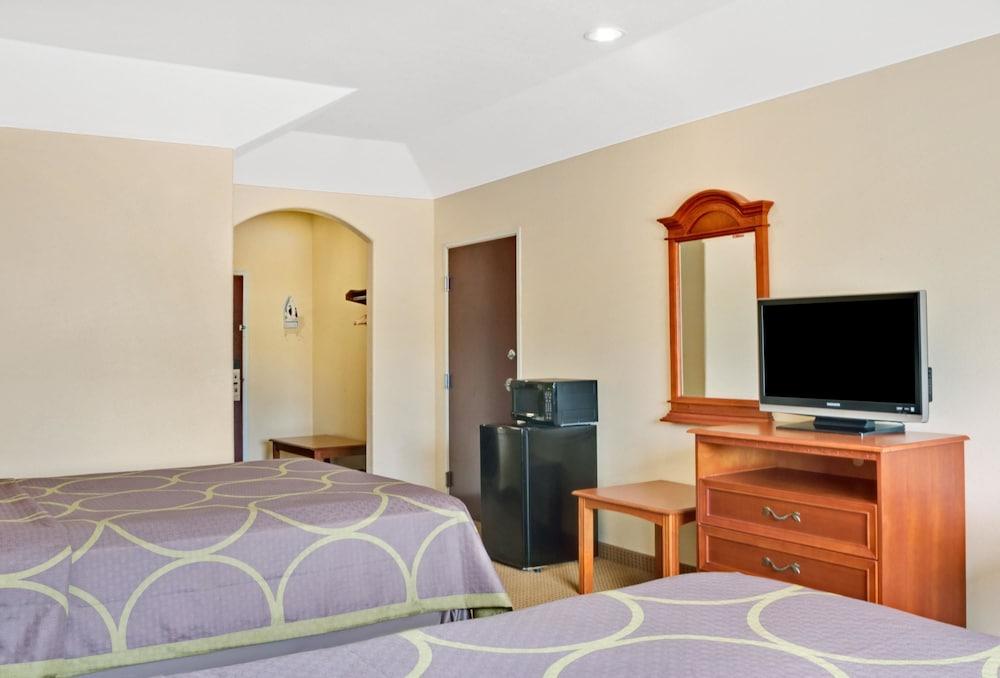 Surestay Studio By Best Western Conroe Downtown Exterior photo