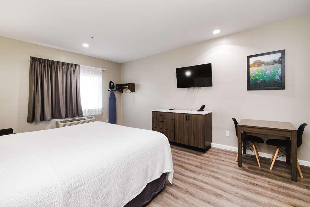 Surestay Studio By Best Western Conroe Downtown Room photo