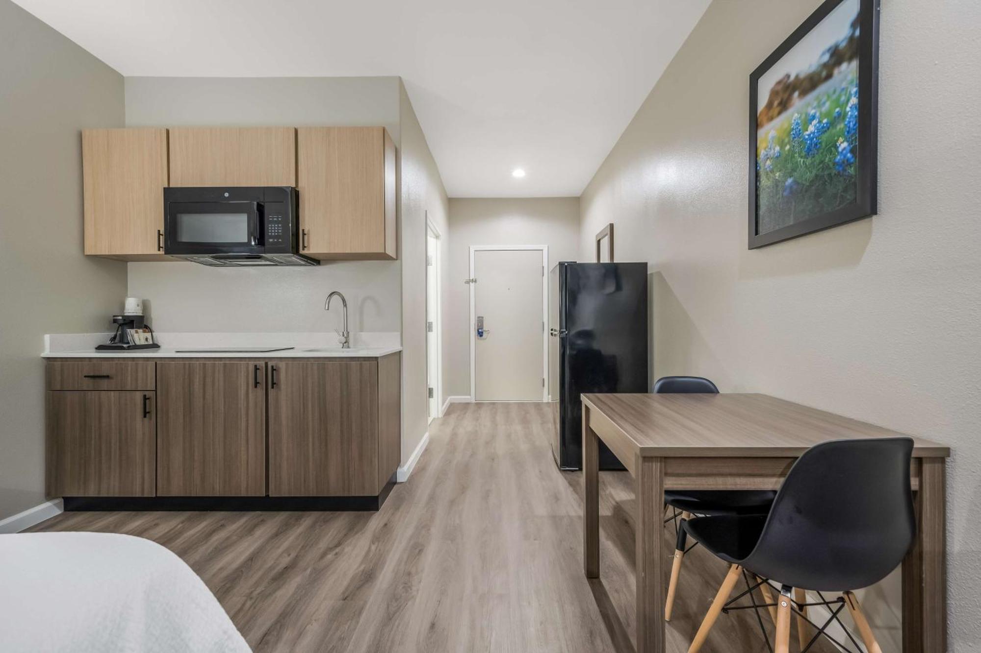Surestay Studio By Best Western Conroe Downtown Exterior photo
